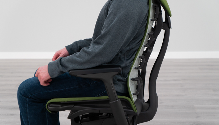 Form ghế chú trọng vào việc hỗ trợ một tư thế ngồi chủ động