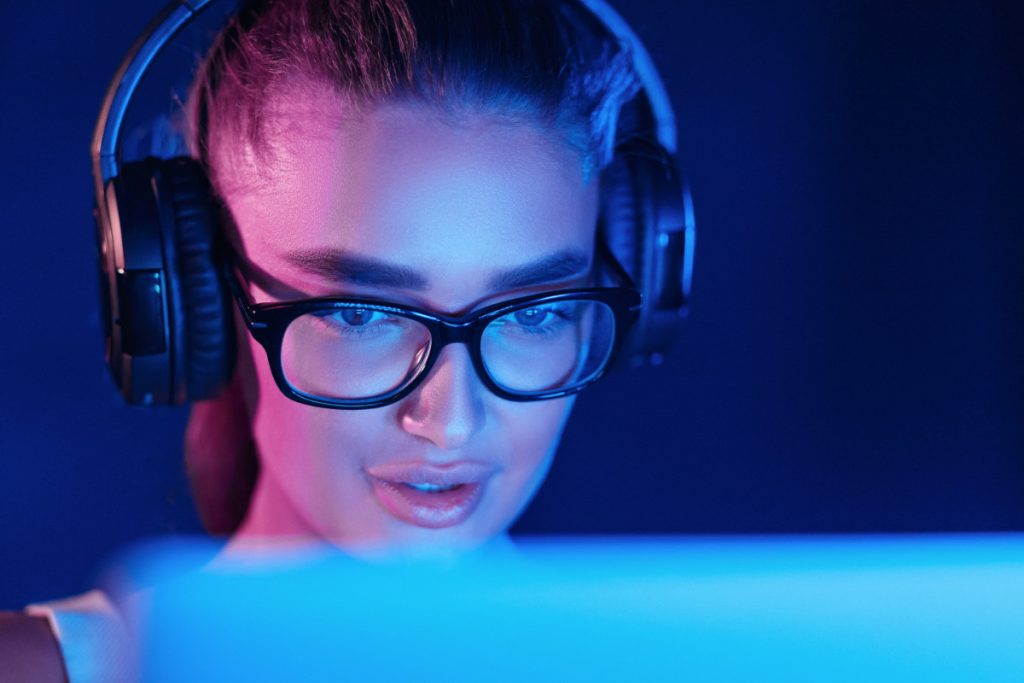 Mua tai nghe gaming nào để học online bây giờ?
