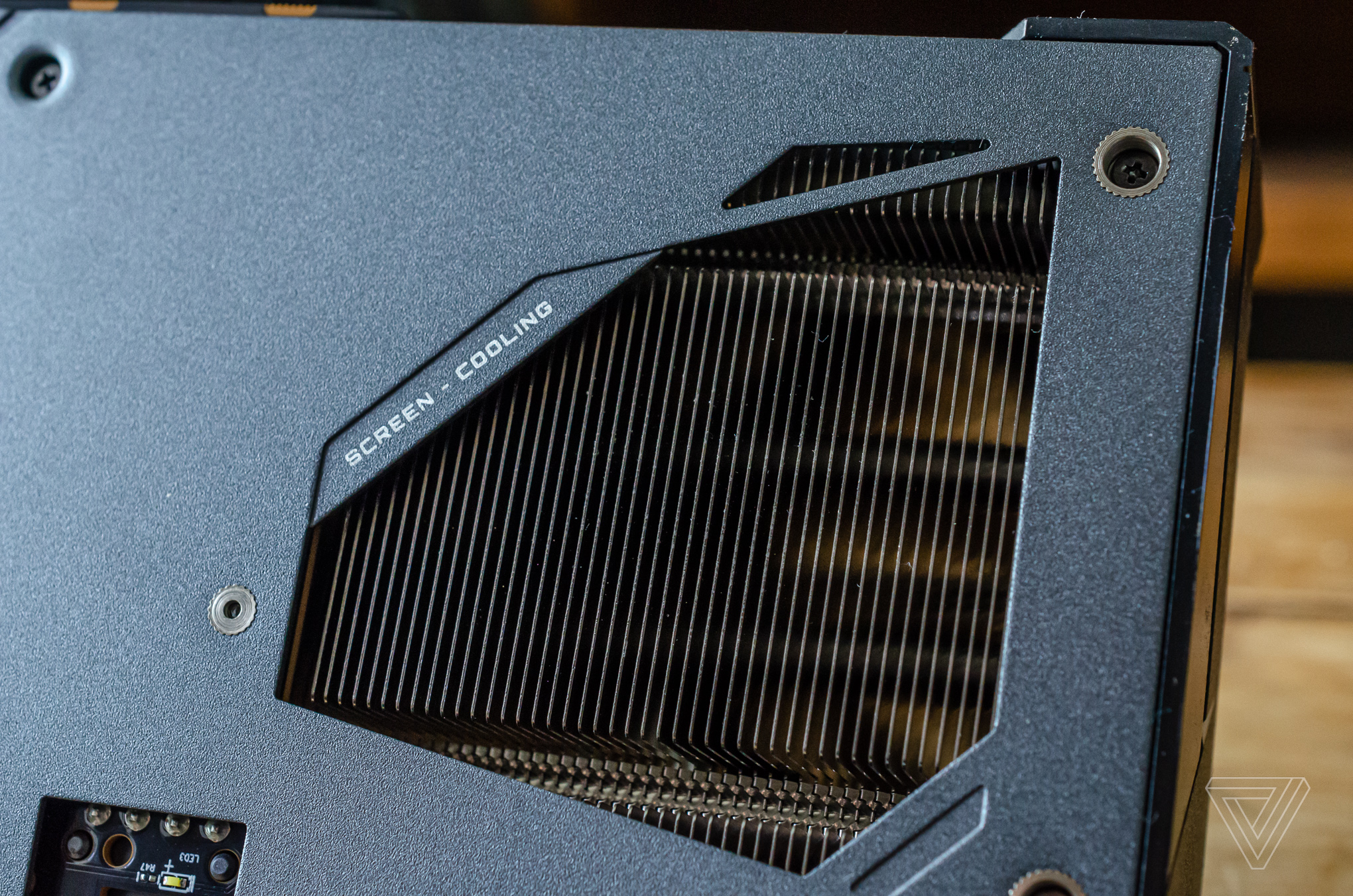 GIGABYTE Radeon RX 6600 XT Gaming OC, ảnh: theverge