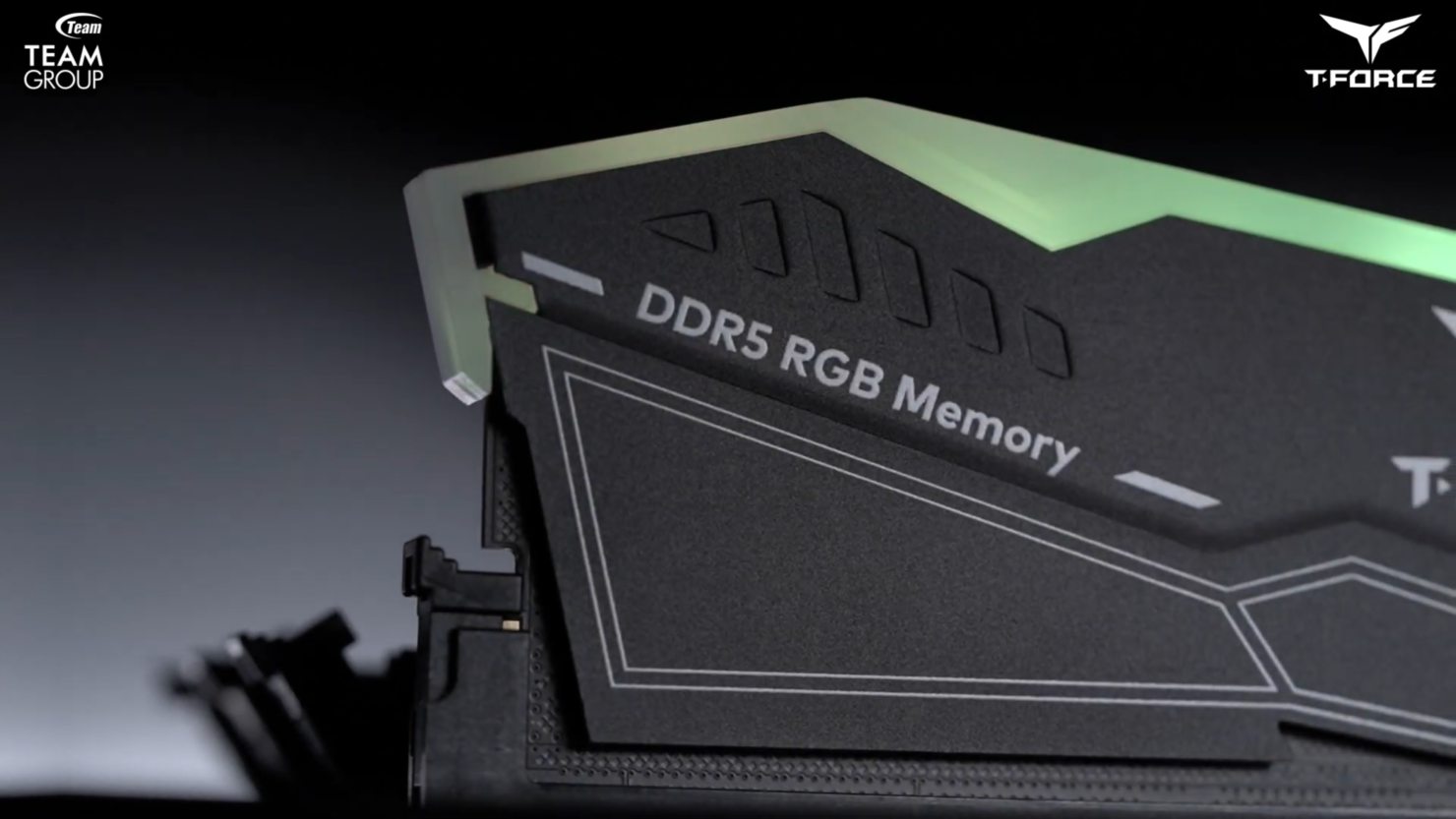 RAM DDR5 có LED RGB đầu tiên trên thế giới, ảnh: TEAMGROUP