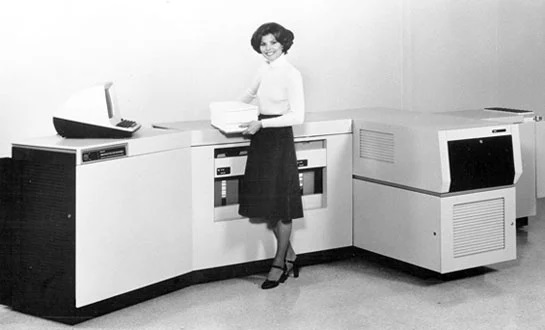 Xerox 9700 - Máy in laser đầu tiên được phát minh bởi Gary Starkweather tại phòng nghiên cứu Xerox ở Webster, New York.
