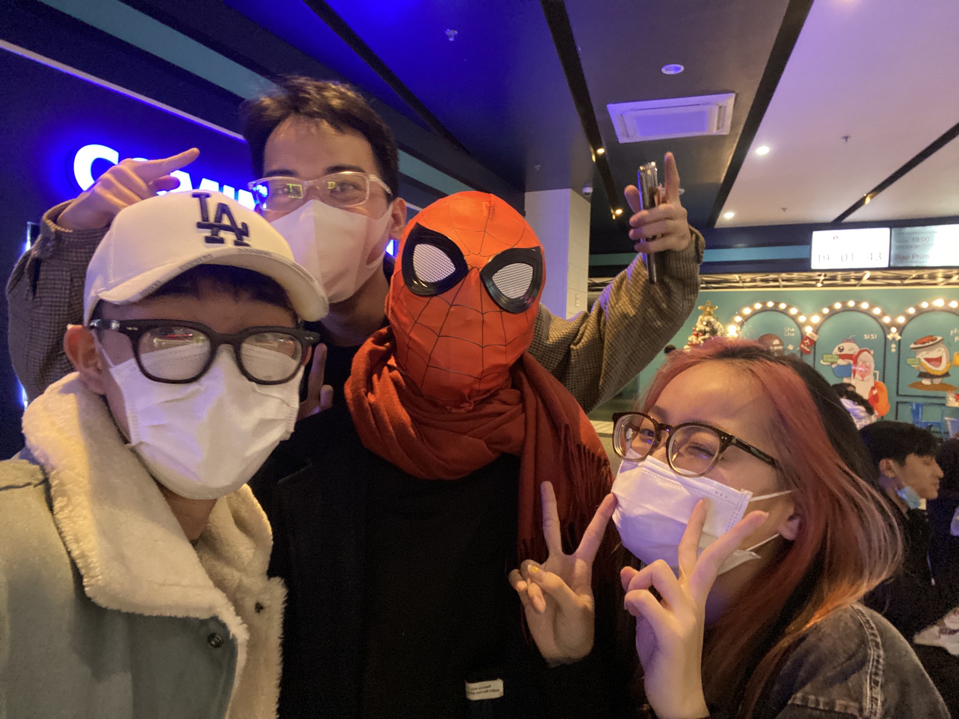 Đi xe máy sang Bắc Ninh để xem phim Spider-Man: No Way Home