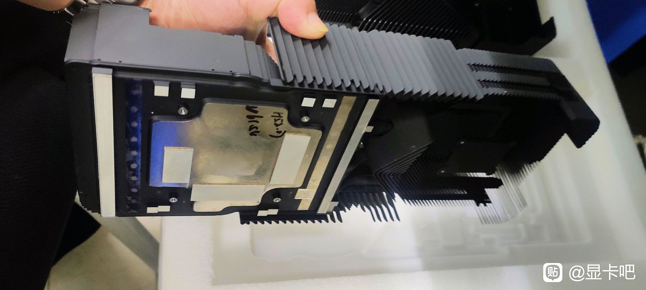 Cấu tạo tản nhiệt và heatsink của Card RTX 4090 Ti